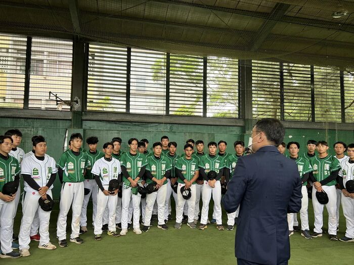 丁董事長給予選手們勉勵